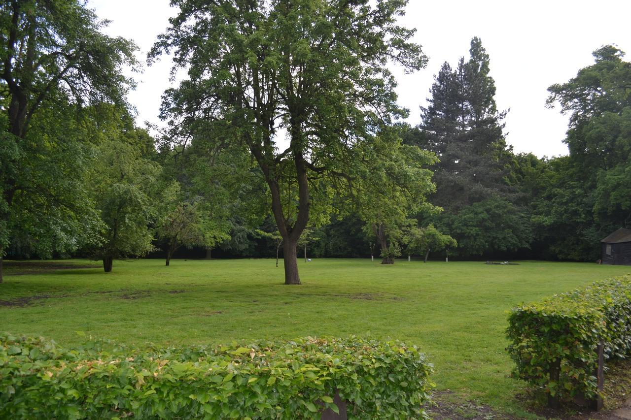 Gilwell Park Hotel Chingford Bagian luar foto