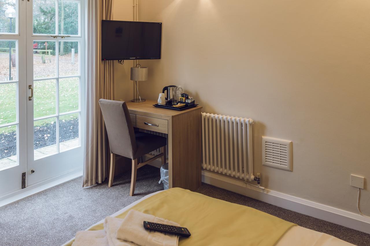 Gilwell Park Hotel Chingford Bagian luar foto