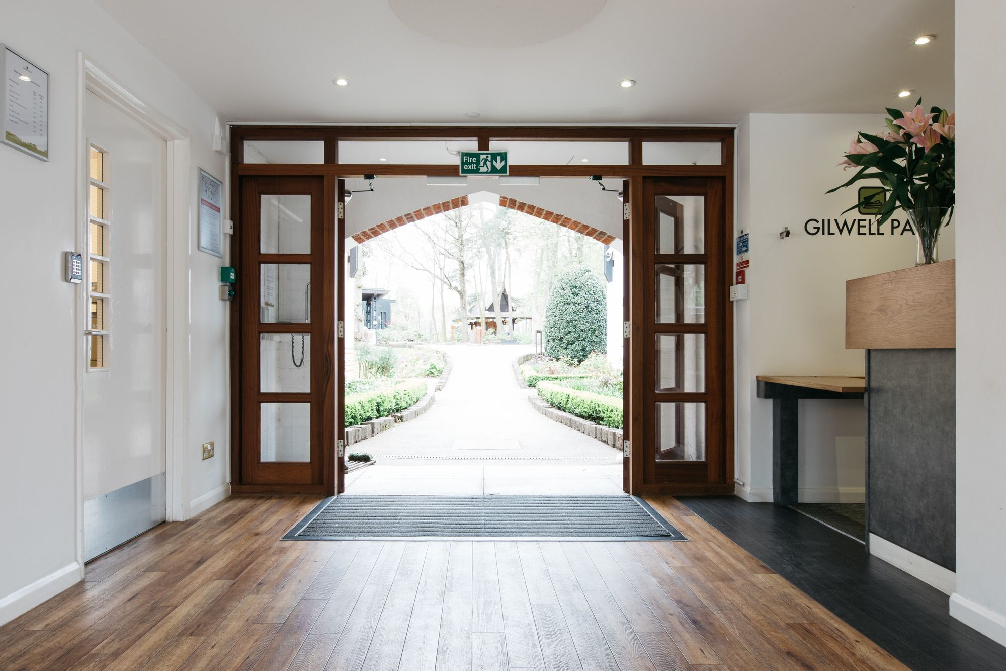 Gilwell Park Hotel Chingford Bagian luar foto